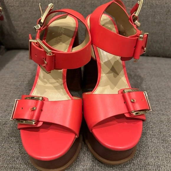 Stylish Red Sandals with Gold Buckles - Picture 1 of 5